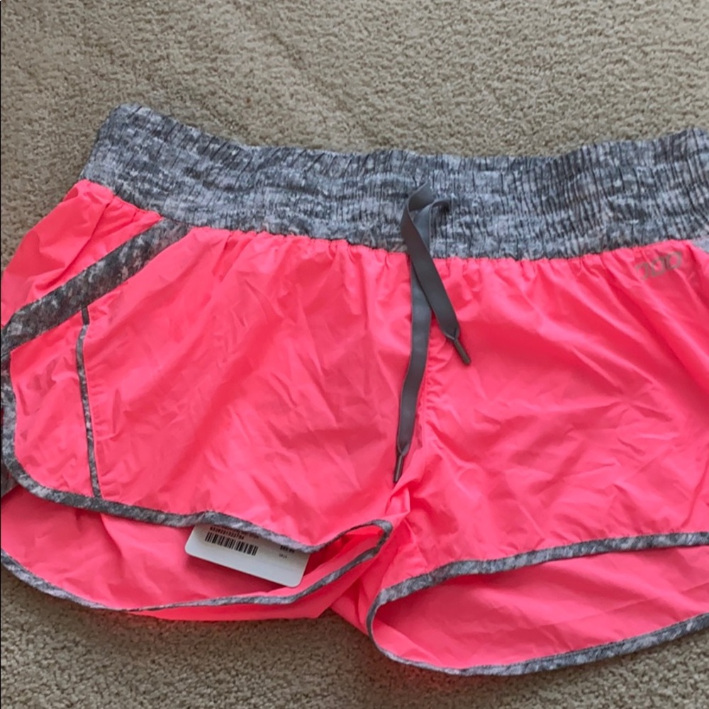 NWT Lorna Jane Neón Pink Shorts
